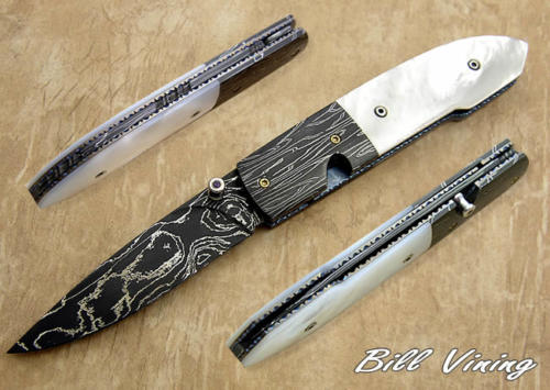 Gents folder with Damascus, Pearl with a sapphire inlaid thumbstud